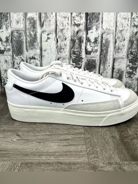 Nike Women's Blazer Low Platform DJ0292-101 size 11 White/Black Causal S…